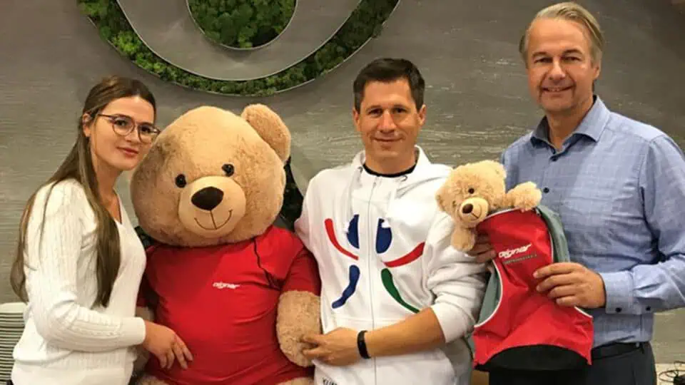 Aigner-Team überreicht Spende an das Kumplgut in Wels
