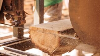 Bildbeschreibung zum Bild Absauganlage in einem Holzverarbeitungsbetrieb
