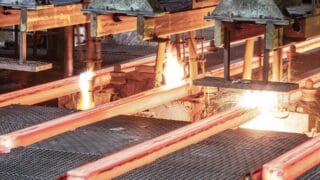 Bildbeschreibung zum Bild Absauganlage in Maschinenbau-Fertigungshalle