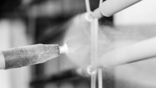 Lacknebelabsaugung in einer Industriehalle mit Aigner Filtertechnik